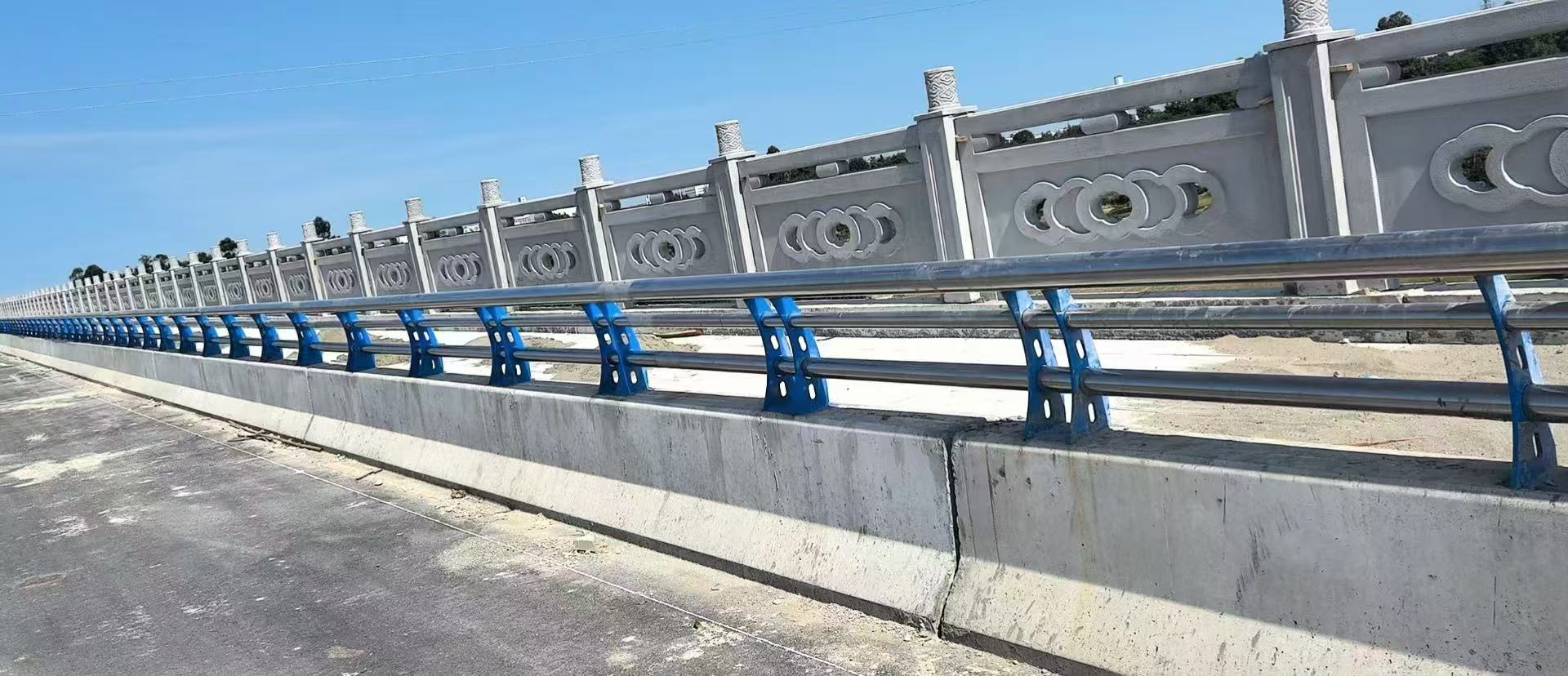 不銹鋼復(fù)合管護(hù)欄